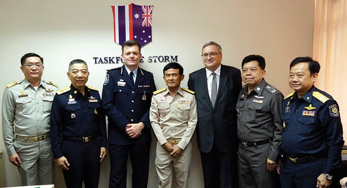 The AFP Commissioner poses with six Thai counterparts