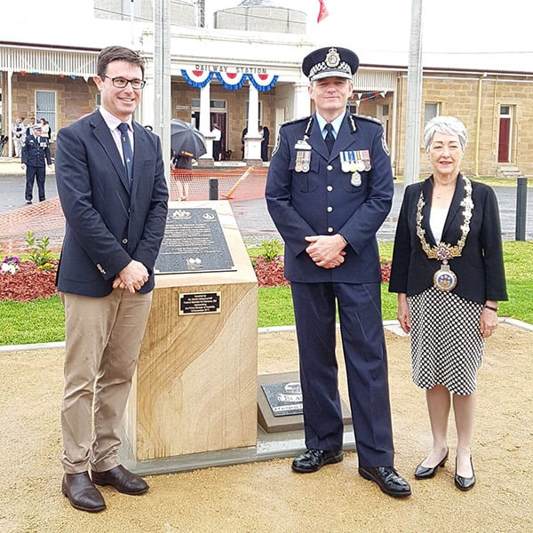 Warwick local federal member David Littleproud unveiled the centenary plaque on behalf of the Prime Minister assisted during the ceremony by AFP Commissioner Andrew Colvin and Warwick Mayor Tracey Dobie