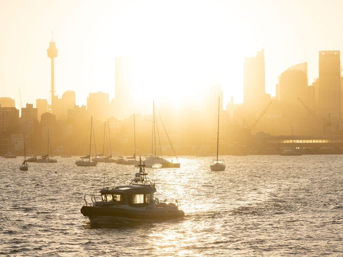 Landscape photo of the Sydney harbour and skyline at sunrise